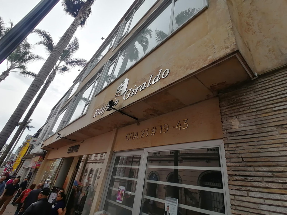 El call center de Synergo está ubicado en el Centro de Manizales, en la carrera 23 con calle 19. Trabajadores denuncian supuesto incumplimiento en el pago de liquidaciones. Estos son los detalles del reclamo. El call center de Synergo está ubicado en el Centro de Manizales, en la carrera 23 con calle 19. Trabajadores denuncian supuesto incumplimiento en el pago de liquidaciones. Estos son los detalles del reclamo.