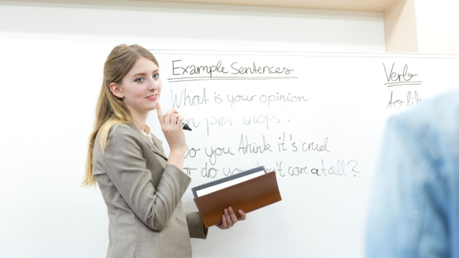 Clases-de-ingles-miami Profesora dictando clases de inglés