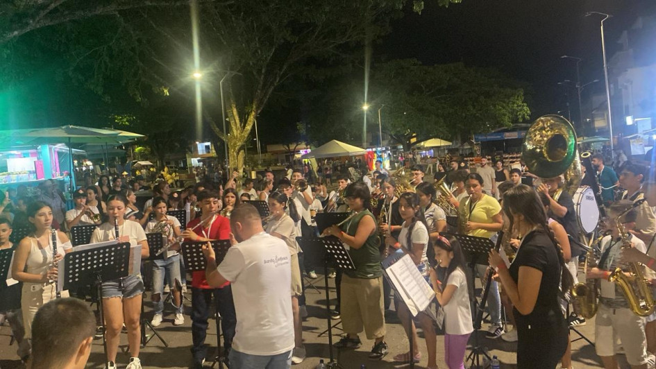En el parque principal de Viterbo se presentan de las ocho bandas participantes. En el parque principal de Viterbo se presentan de las ocho bandas participantes.