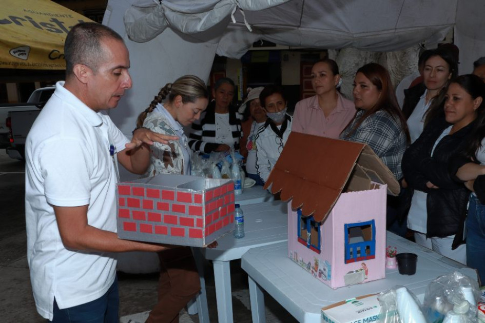 Socialización del plan de contingencia del dengue en Salamina (Caldas). Socialización del plan de contingencia del dengue en Salamina (Caldas).