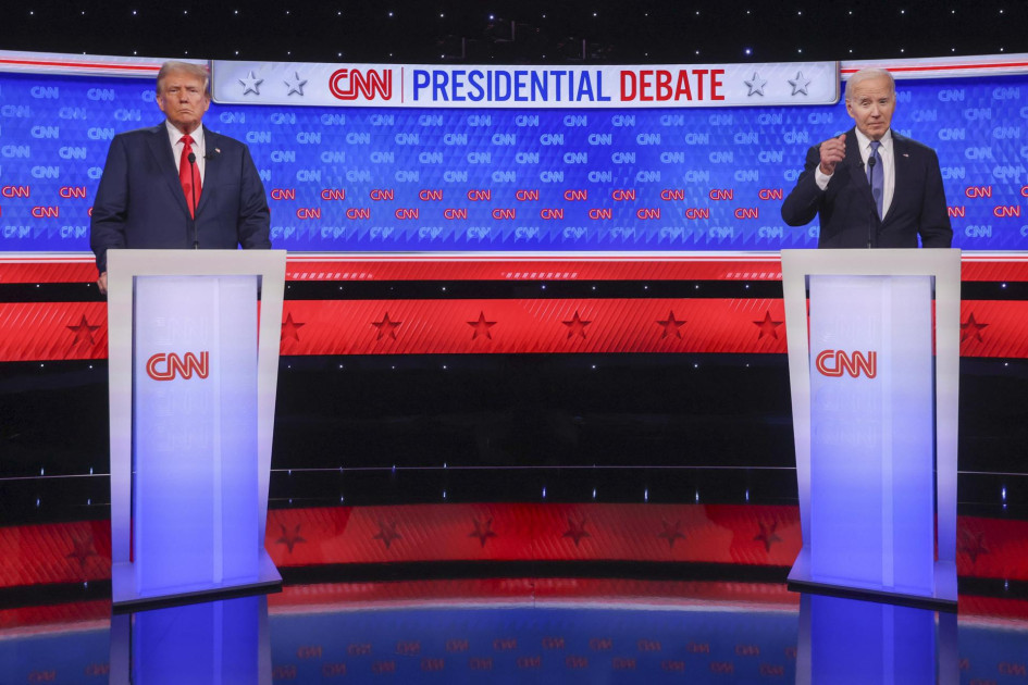 El presidente de Estados Unidos Joe Biden (der.) y el expresidente y candidato a las elecciones Donald Trump durante un debate de CNN en Atlanta, Georgia (EE. UU). El presidente de Estados Unidos Joe Biden (der.) y el expresidente y candidato a las elecciones Donald Trump durante un debate de CNN en Atlanta, Georgia (EE. UU).