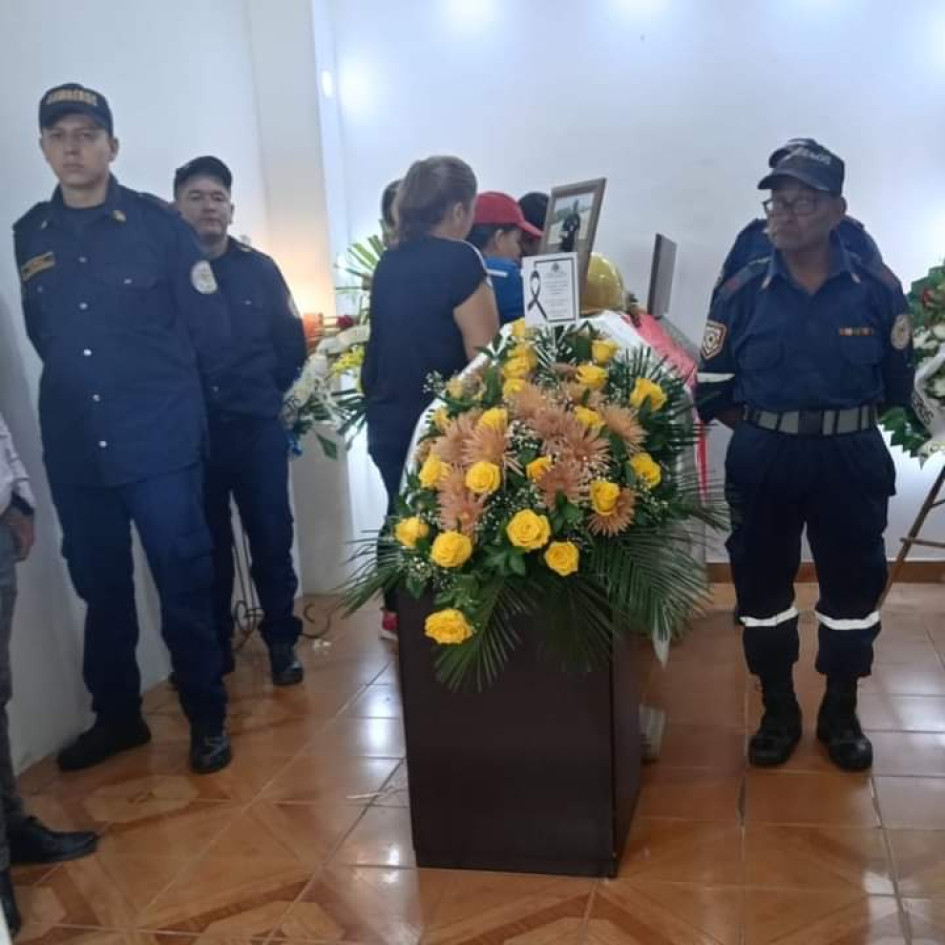 Último adiós al bombero Último adiós al bombero.