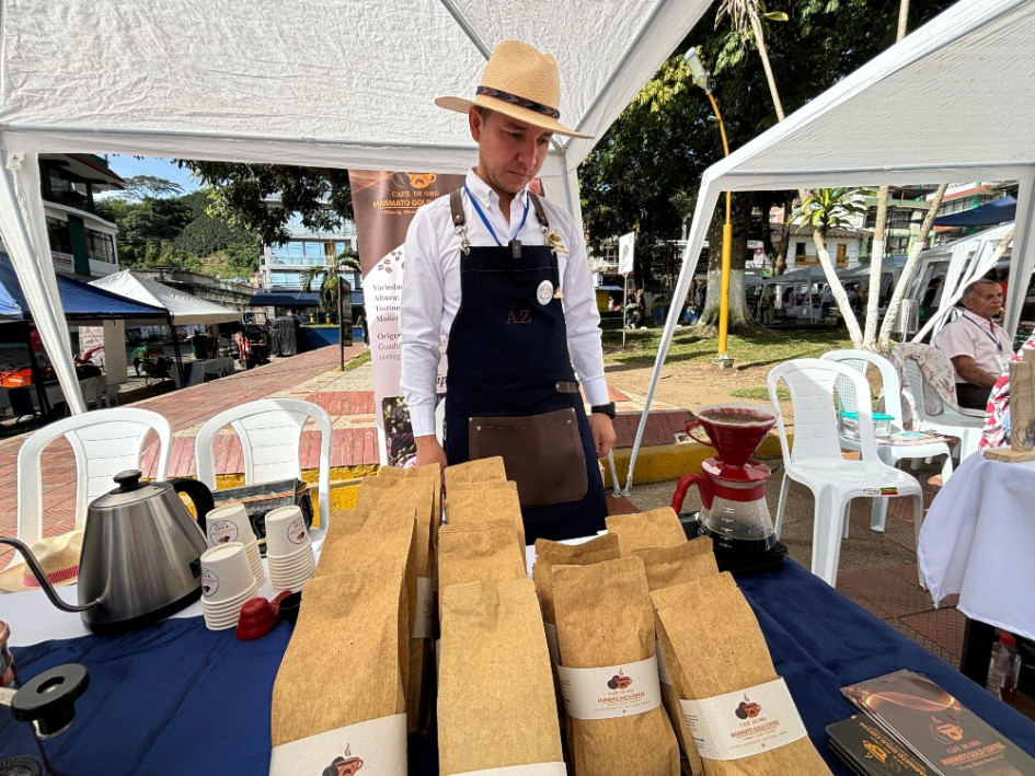 La Feria de Cafés Especiales se desarrolla desde este jueves (18 de julio) hasta el sábado (20 de julio) en el parque principal de Fresno, Tolima. Las actividades se inician a las 8:00 a.m durante los tres días. Conozca la programación. La Feria de Cafés Especiales se desarrolla desde este jueves (18 de julio) hasta el sábado (20 de julio) en el parque principal de Fresno, Tolima. Las actividades se inician a las 8:00 a.m durante los tres días. Conozca la programación.