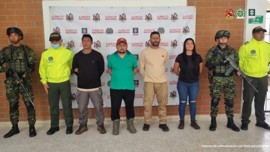 María Alejandra Ojeda Londoño, Édgar de Jesús Orrego, alias Firu, y Wenser Duque, alias Oliver González, del Estado Mayor Central, fueron enviados a la cárcel. María Alejandra Ojeda Londoño, Édgar de Jesús Orrego, alias Firu, y Wenser Duque, alias Oliver González, del Estado Mayor Central, fueron enviados a la cárcel.