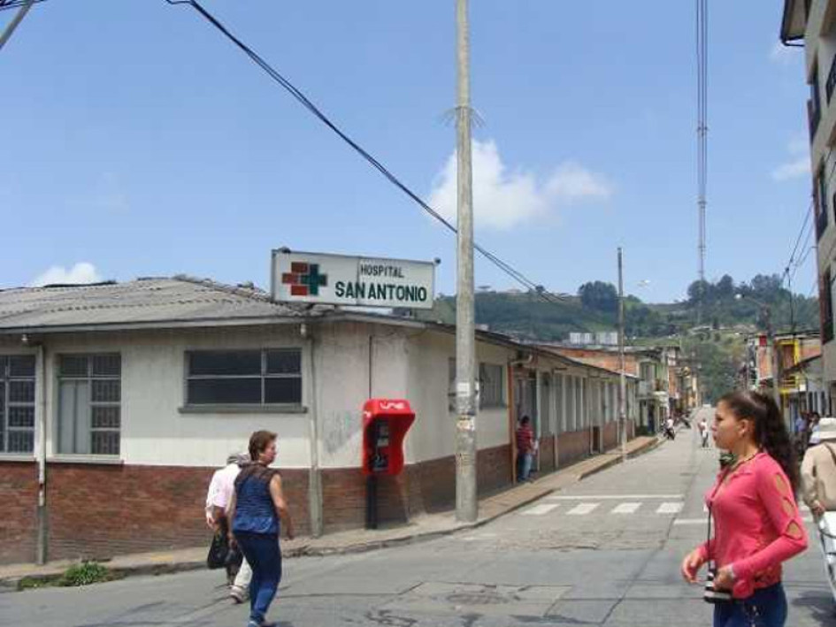 El Hospital San Antonio de Villamaría podría entrar en crisis financiera si las EPS no pagan sus deudas. El gerente, Jaime Acosta, anunció que no tiene con qué pagar la prima de junio y, si Salud Total y Nueva EPS no abonan a tiempo, no podrán pagar el sueldo de julio. El Hospital San Antonio de Villamaría podría entrar en crisis financiera si las EPS no pagan sus deudas. El gerente, Jaime Acosta, anunció que no tiene con qué pagar la prima de junio y, si Salud Total y Nueva EPS no abonan a tiempo, no podrán pagar el sueldo de julio.