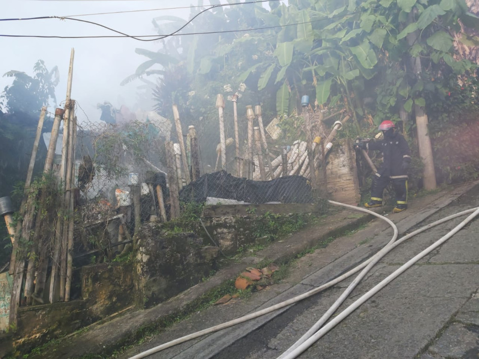 Ahora controlan el incendio. Ahora controlan el incendio.