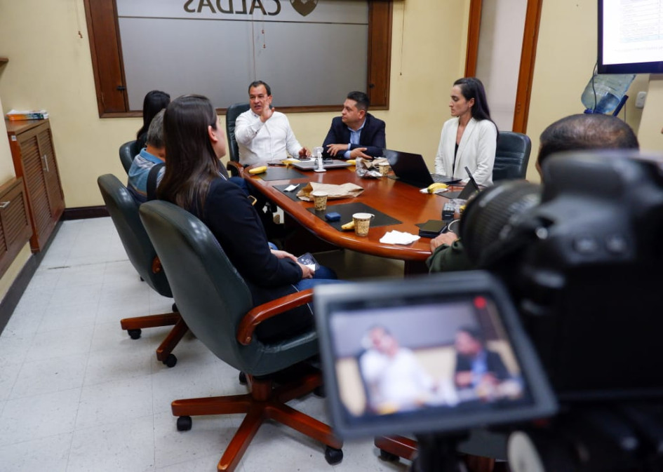 El secretario de Gobierno de Caldas, Jorge Andrés Gómez, se reunió con alcaldes de varios municipios. El secretario de Gobierno de Caldas, Jorge Andrés Gómez, se reunió con alcaldes de varios municipios.