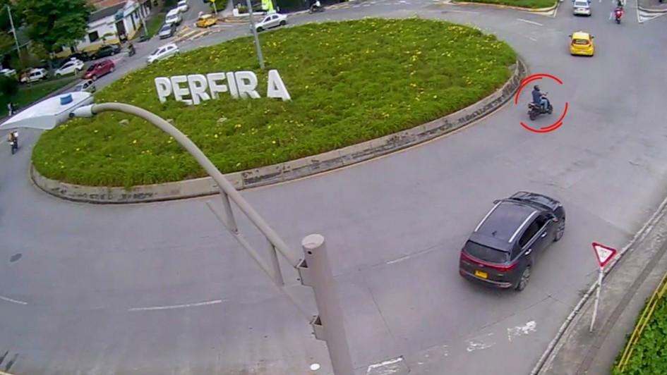 La moto fue hallada cerca de la glorieta del barrio Nuevo México de Pereira, horas después de haber sido robada. La moto fue hallada cerca de la glorieta del barrio Nuevo México de Pereira, horas después de haber sido robada.
