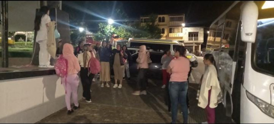 En la madrugada de hoy, las primeras 20 pacientes emprendieron el viaje desde Pensilvania hasta Manizales. Partieron desde el parque principal. En la madrugada de hoy, las primeras 20 pacientes emprendieron el viaje desde Pensilvania hasta Manizales. Partieron desde el parque principal.