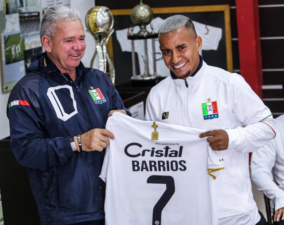 Hernán Darío Herrera, técnico del Once Caldas, con Michael Barrios, refuerzo. Hernán Darío Herrera, técnico del Once Caldas, con Michael Barrios, refuerzo.