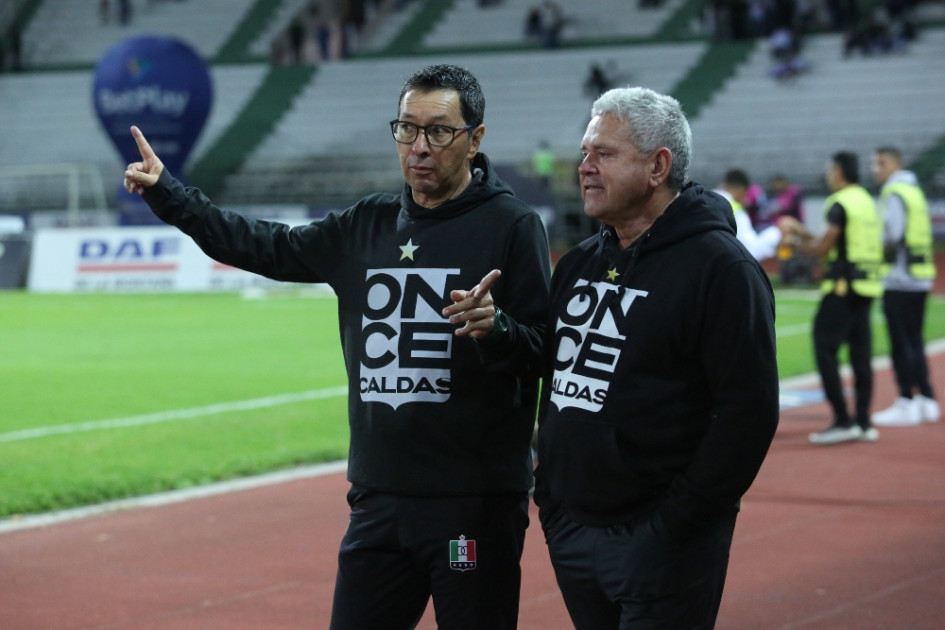 Hernán Darío Herrera (d), técnico del Once Caldas, al lado de Mario Marín, el entrenador de porteros. Hernán Darío Herrera (d), técnico del Once Caldas, al lado de Mario Marín, el entrenador de porteros.