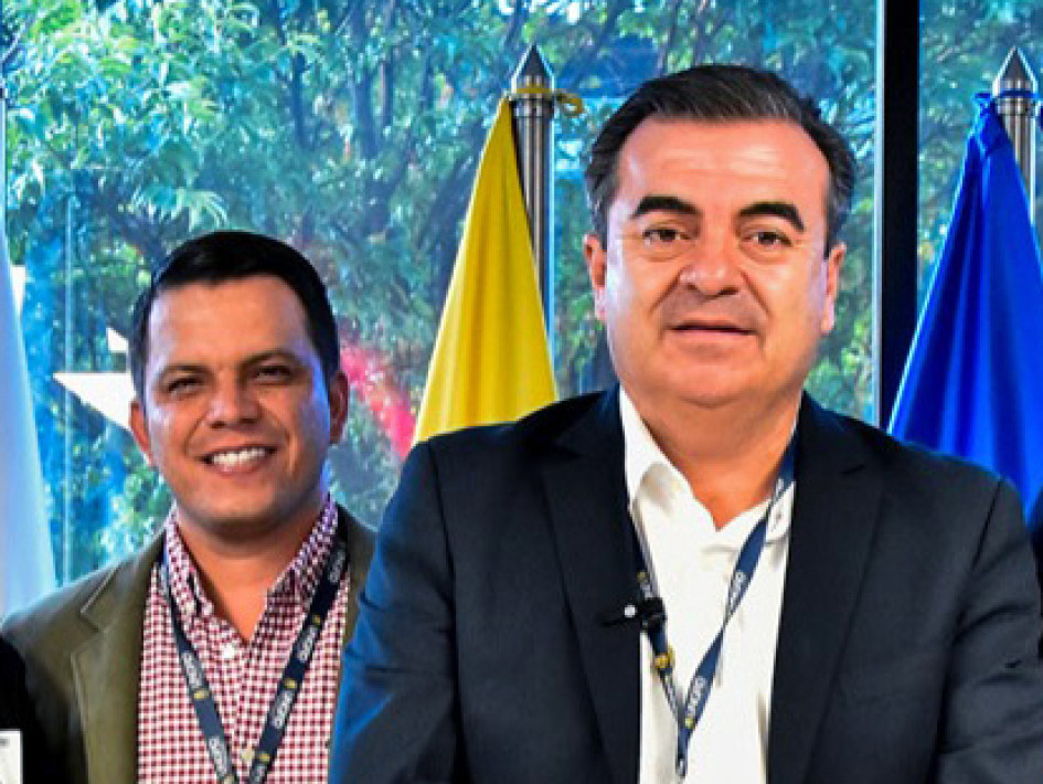 el exsubdirector de la UNGRD, Esneyder Pinilla. A la derecha, Olmedo López, exdirector del ente. el exsubdirector de la UNGRD, Esneyder Pinilla. A la derecha, Olmedo López, exdirector del ente.
