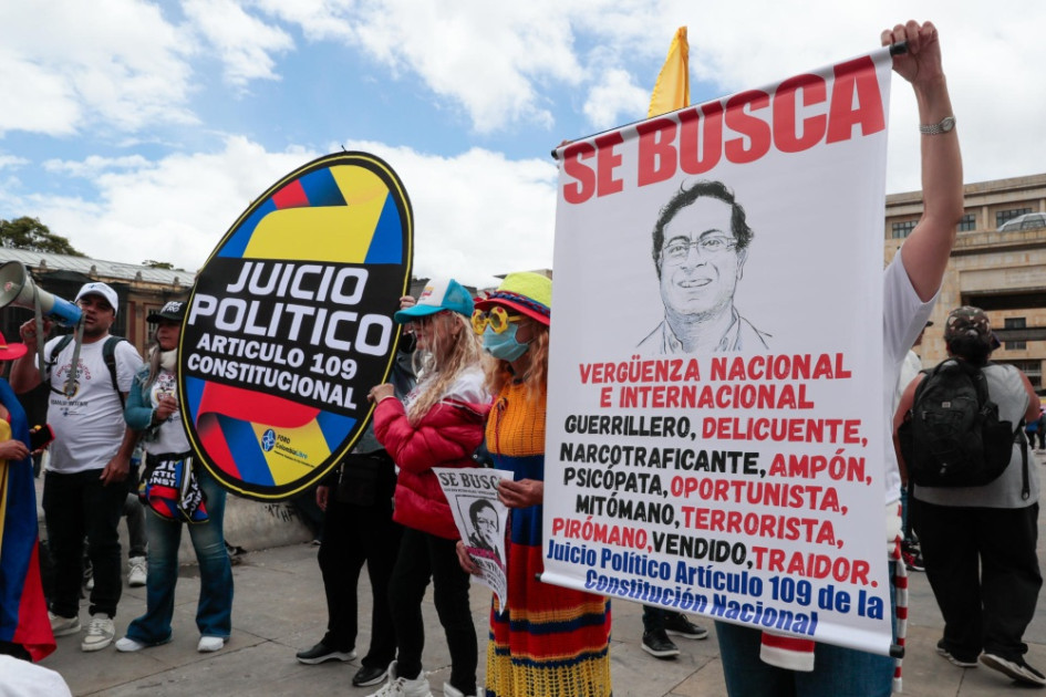 Protestas de los militares retirados este sábado en la Plaza de Bolívar de Bogotá. Protestas de los militares retirados este sábado en la Plaza de Bolívar de Bogotá.