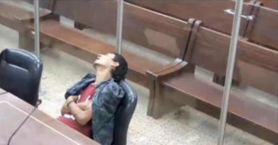 Un hombre señalado de robo se durmió mientras la Fiscalía narraba la acusación de cargos en su contra durante una audiencia de control de garantías en Manizales. Un hombre señalado de robo se durmió mientras la Fiscalía narraba la acusación de cargos en su contra durante una audiencia de control de garantías en Manizales.