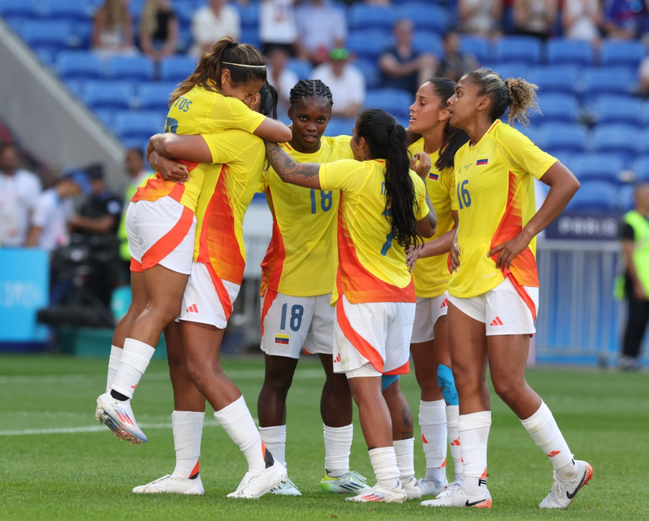 La Tricolor se coló como mejor tercera del Grupo A, a pesar de la derrota 1-0 ante Canadá. Jugará en cuartos de final contra España, campeona del último Mundial. La Tricolor se coló como mejor tercera del Grupo A, a pesar de la derrota 1-0 ante Canadá. Jugará en cuartos de final contra España, campeona del último Mundial.