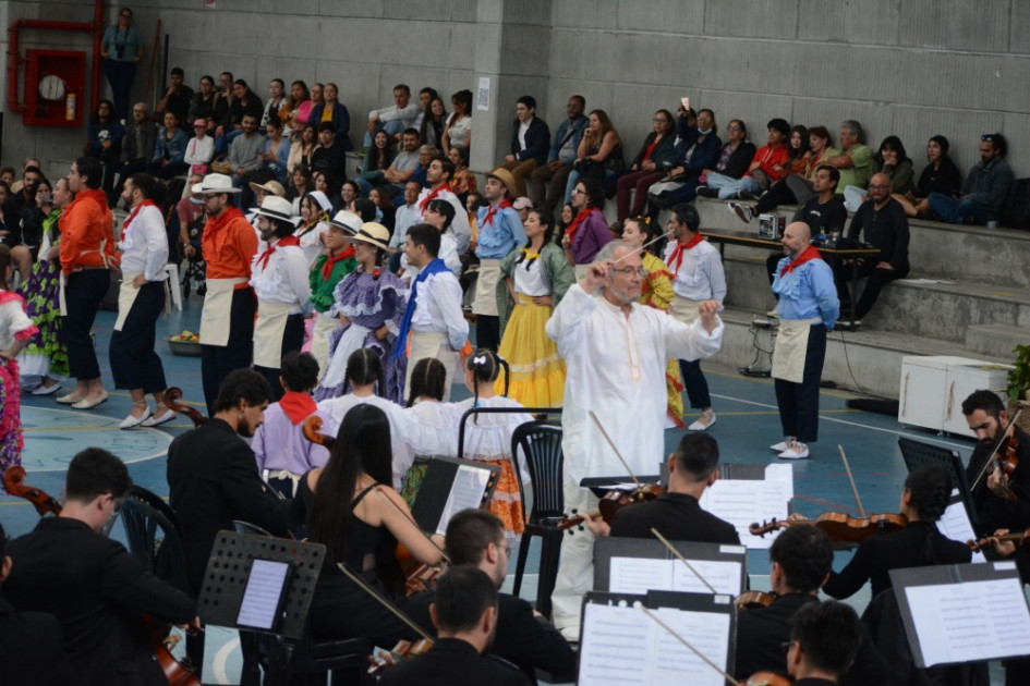 La presentación estuvo acompañada por la Orquesta Sinfónica de Caldas. La presentación estuvo acompañada por la Orquesta Sinfónica de Caldas.