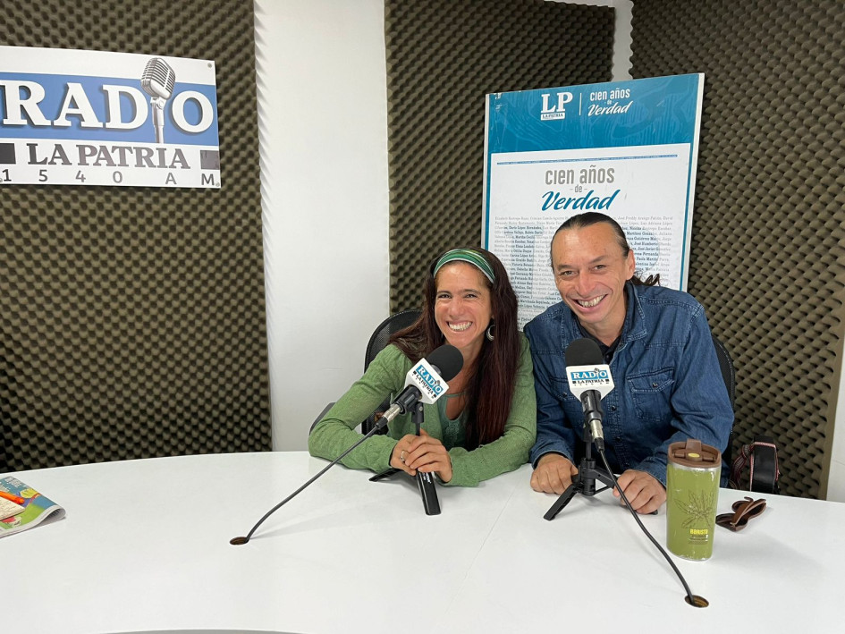 Anahí Araoz, de la compañía Viajera del Sur de Perú, y Sandro La Torre Tenorio, del colectivo Ámbar Perú. Anahí Araoz, de la compañía Viajera del Sur de Perú, y Sandro La Torre Tenorio, del colectivo Ámbar Perú.