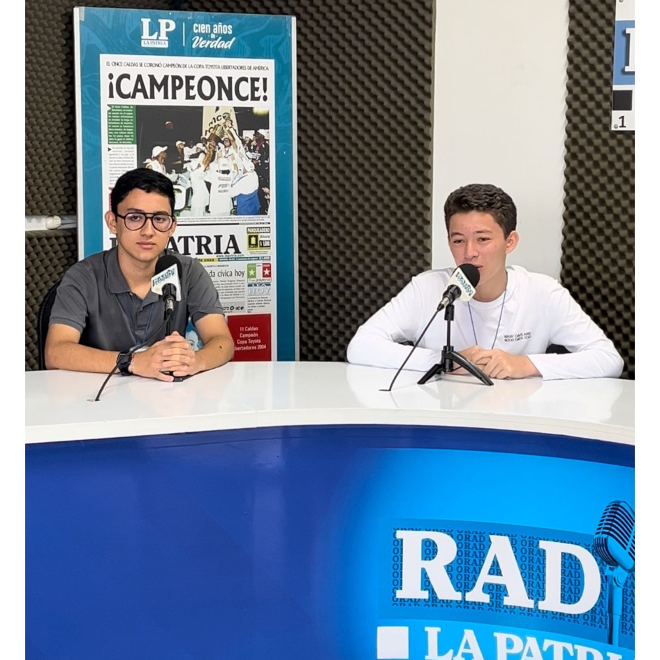 Juan José León (izquierda) y Juan Manuel Falla, estudiantes que participaron en la iniciativa Periodista por una Semana, de LA PATRIA. Juan José León (izquierda) y Juan Manuel Falla, estudiantes que participaron en la iniciativa Periodista por una Semana, de LA PATRIA.