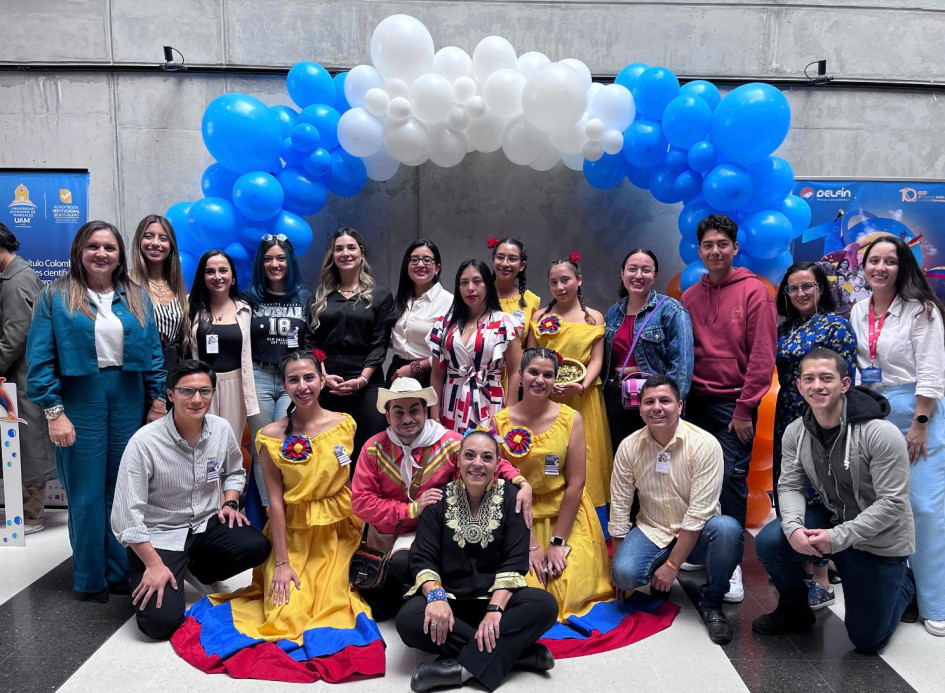 Estos son algunos de los participantes de la celebración de 10 años del programa Delfín en Colombia. Estos son algunos de los participantes de la celebración de 10 años del programa Delfín en Colombia.