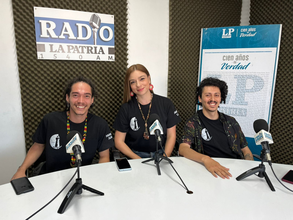 Lina María Muñoz, Juan Esteban Ortiz y Luis Armando Solarte del Teatro El Faro de Villamaría. Lina María Muñoz, Juan Esteban Ortiz y Luis Armando Solarte del Teatro El Faro de Villamaría.