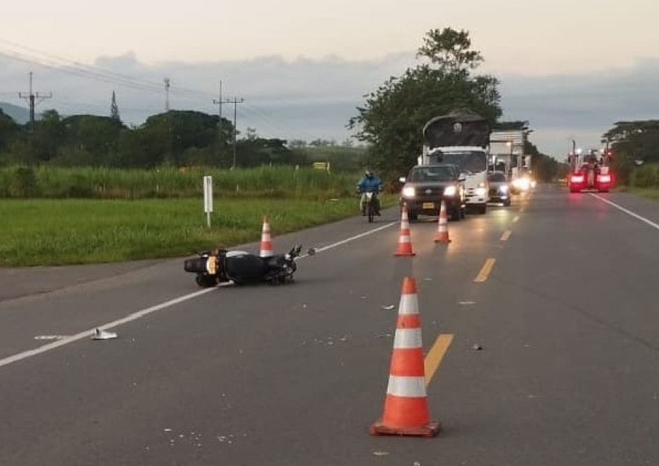 Las motocicletas chocaron en esta recta y la vía tuvo restricción por algunos minutos. Las motocicletas chocaron en esta recta y la vía estuvo cerrada por algunos minutos.