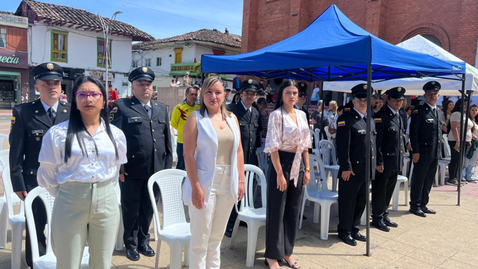 El acto conmemorativo se llevó a cabo en la plaza de Robledo de Anserma. El acto conmemorativo se llevó a cabo en la plaza de Robledo de Anserma.