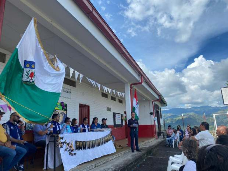 Foto I Cortesía I.E. Juan Crisóstomo Osorio I LA PATRIA La escuela de la vereda La Floresta, en el área rural de Aranzazu, reabrió sus puertas. Nueve niños están matriculados para el resto del año escolar. Foto I Cortesía I.E. Juan Crisóstomo Osorio I LA PATRIA La escuela de la vereda La Floresta, en el área rural de Aranzazu, reabrió sus puertas. Nueve niños están matriculados para el resto del año escolar.