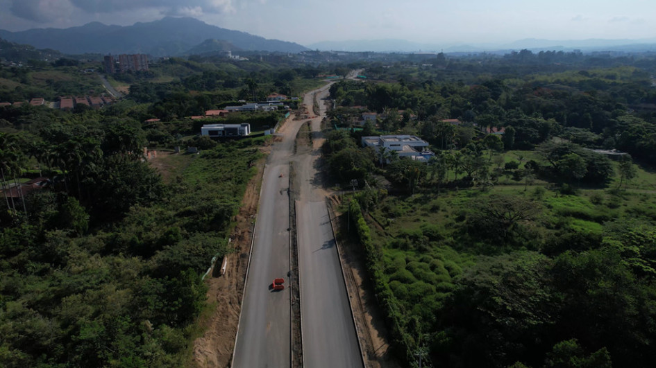 El proyecto vial está retrasado, además de que se le adicionó casi la tercera parte del valor inicial. El proyecto vial está retrasado, además de que se le adicionó casi la tercera parte del valor inicial.