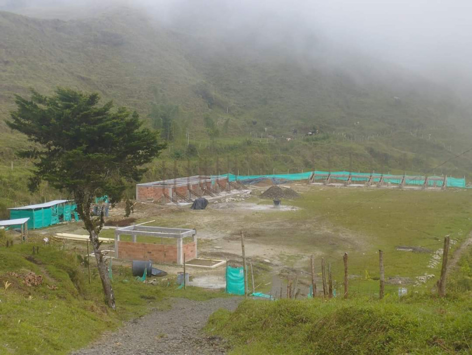 Así se ve actualmente el terreno donde debería estar funcionando la cancha sintética de Florencia, Samaná, desde el segundo semestre de 2022. Así se ve actualmente el terreno donde debería estar funcionando la cancha sintética de Florencia, Samaná, desde el segundo semestre de 2022.