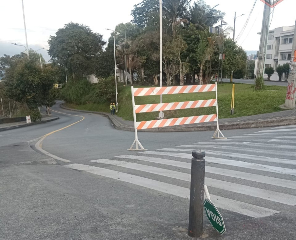 En la glorieta del estadio Palogrande empieza el cierre vial hacia el barrio Fátima. En la glorieta del estadio Palogrande empieza el cierre vial hacia el barrio Fátima.