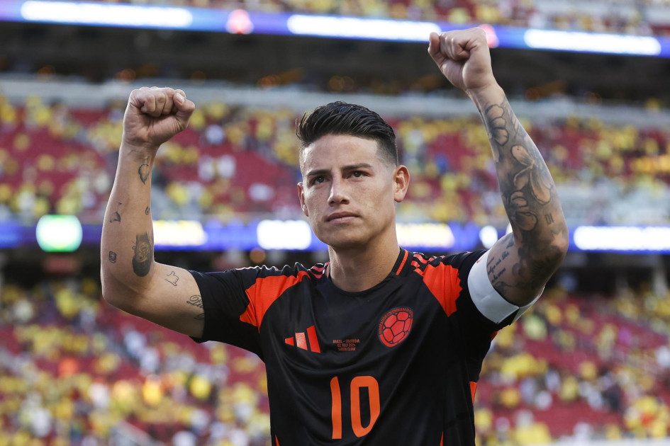 El mediocampista colombiano James Rodríguez sale del campo con los brazos en alto al final del partido de fútbol del grupo D de la Conmebol Copa América 2024 entre Brasil y Colombia, en Santa Clara, California (EE.UU). El mediocampista colombiano James Rodríguez sale del campo con los brazos en alto al final del partido de fútbol del grupo D de la Conmebol Copa América 2024 entre Brasil y Colombia, en Santa Clara, California (EE.UU).