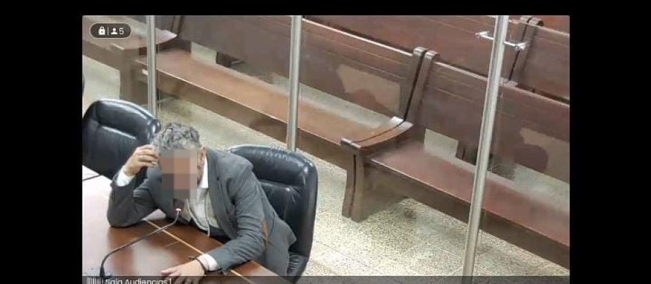 El señalado es periodista graduado, pero ahora se dedica a cantar en las calles.