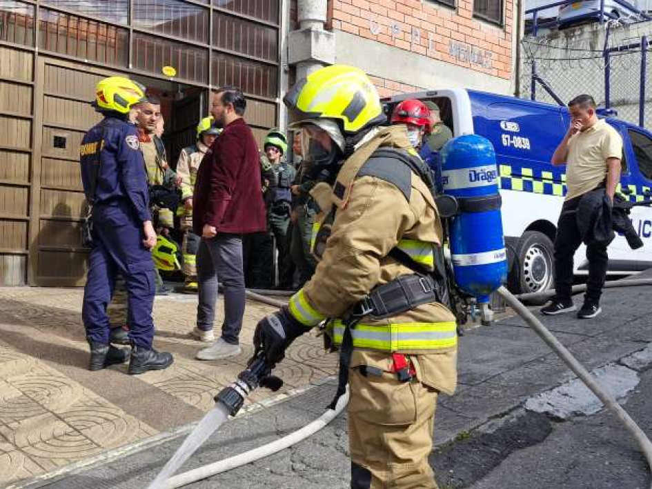 A la emergencia llegó Bomberos. A la emergencia llegó Bomberos.