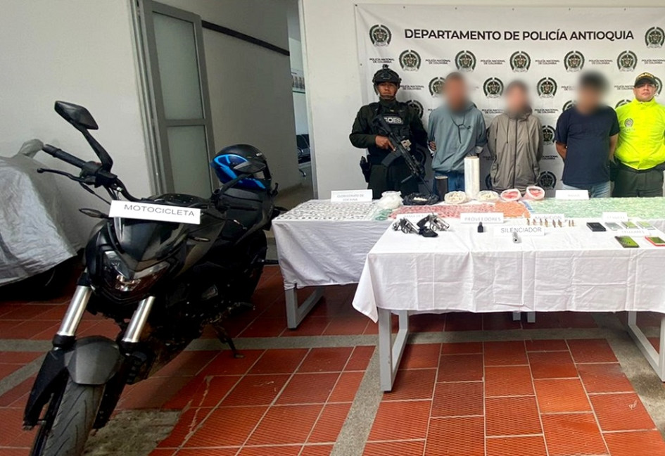 La Policía de Antioquia capturó a cuatro miembros de el Mesa en Sonsón, Antioquia. La Policía de Antioquia capturó a cuatro miembros de el Mesa en Sonsón, Antioquia.