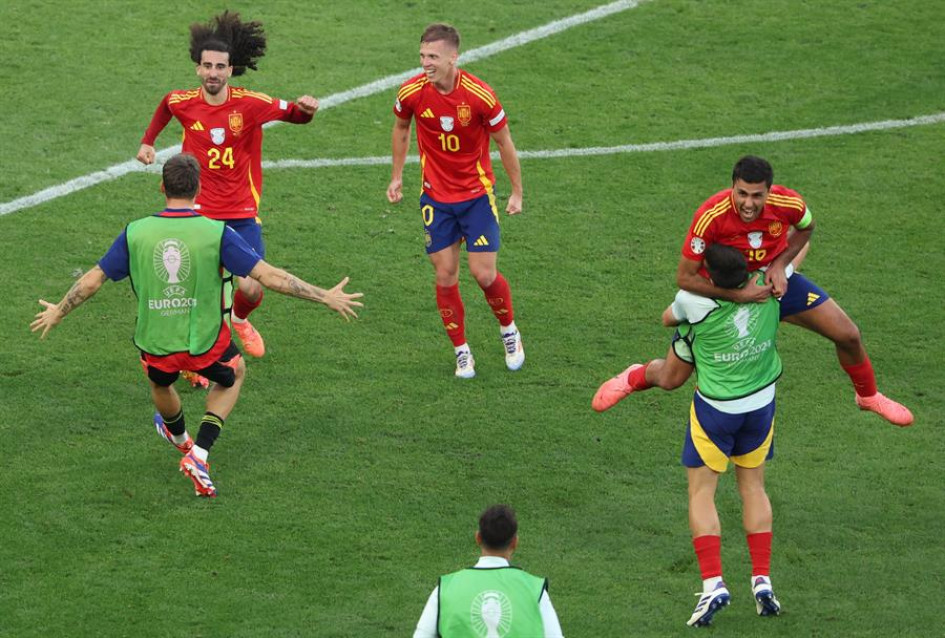 La selección de España celebra al ganar el partido de fútbol de cuartos de final de la Eurocopa 2024 entre España y Alemania, en Stuttgart (Alemania). La selección de España celebra al ganar el partido de fútbol de cuartos de final de la Eurocopa 2024 entre España y Alemania, en Stuttgart (Alemania).