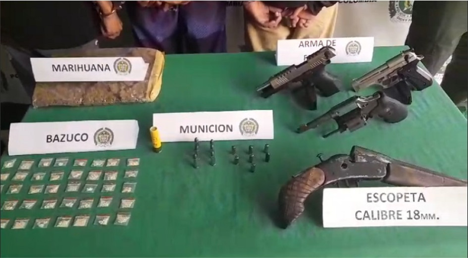 Estupefacientes y armas de fuego incautadas a banda de microtráfico en Chinchiná. Estupefacientes y armas de fuego incautadas a banda de microtráfico en Chinchiná.