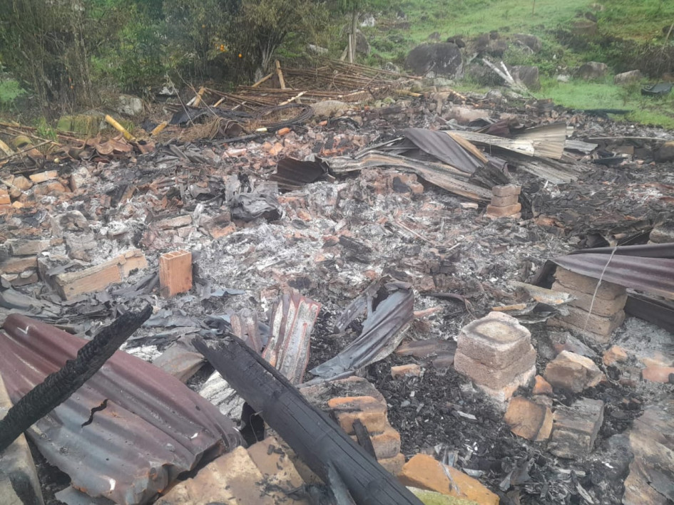 Dos adultos mayores perdieron todas sus pertenencias tras un incendio en zona rural de Anserma. Dos adultos mayores perdieron todas sus pertenencias tras un incendio en zona rural de Anserma.