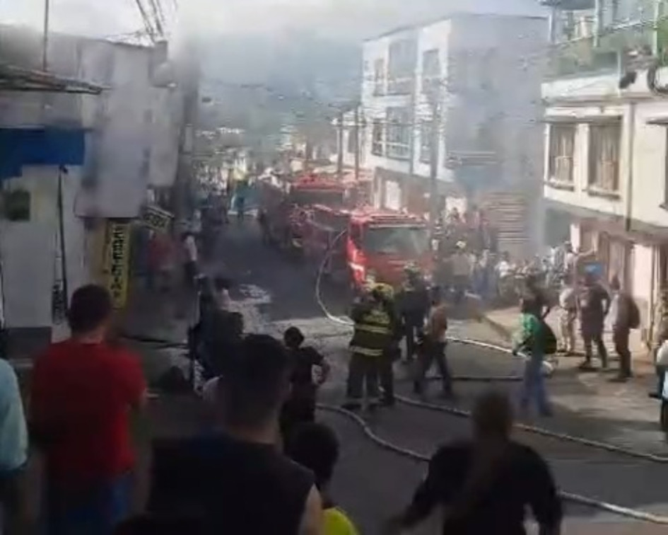 Incendio en el barrio La Aurora Alta de Dosquebradas Incendio en el barrio La Aurora Alta de Dosquebradas