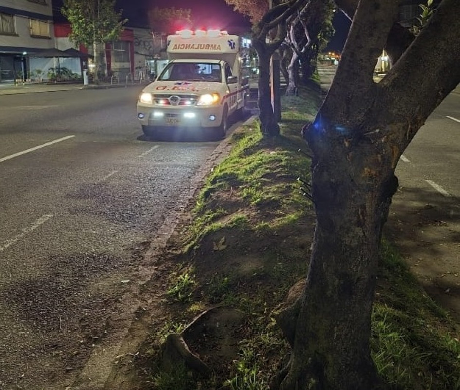 Una mujer murió luego de chocar esta madrugada en una moto contra un árbol en El Triángulo de Manizales. Una mujer murió luego de chocar esta madrugada en una moto contra un árbol en El Triángulo de Manizales.