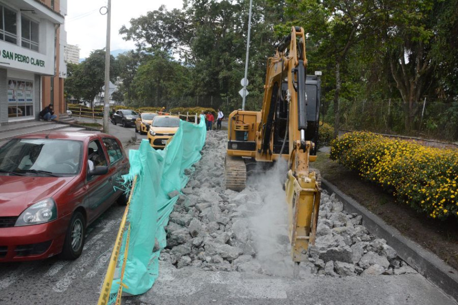 Intervención en la calzada de la avenida Paralela de Manizales este martes (30 de julio). Intervención en la calzada de la avenida Paralela de Manizales este martes (30 de julio).
