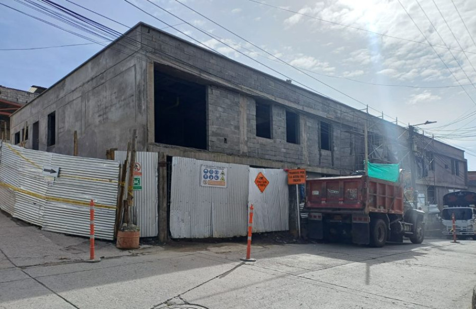 La Secretaría de Gobierno de Caldas expresa que la obra lleva un 70% de avance y que el muro aledaño a la estación de Policía está sujeto a cambios. La Secretaría de Gobierno de Caldas expresa que la obra lleva un 70% de avance y que el muro aledaño a la estación de Policía está sujeto a cambios.
