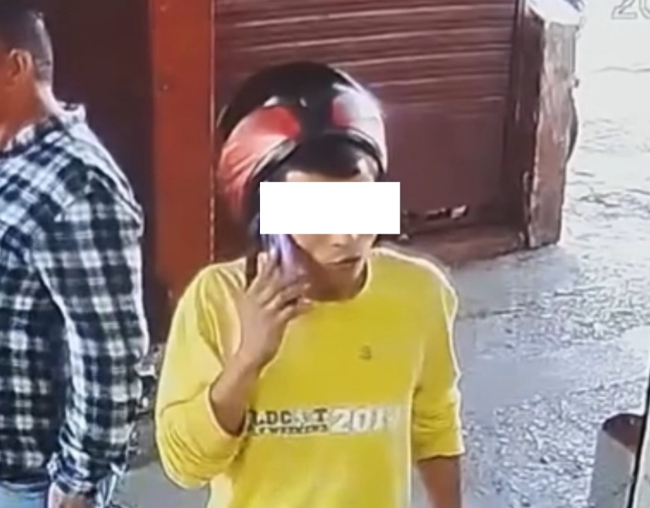 El sujeto que atacó a cuchillo y le hurtó el dinero al mensajero en Anserma quedó grabado en cámaras de seguridad. El sujeto que atacó a cuchillo y le hurtó el dinero al mensajero en Anserma quedó grabado en cámaras de seguridad.