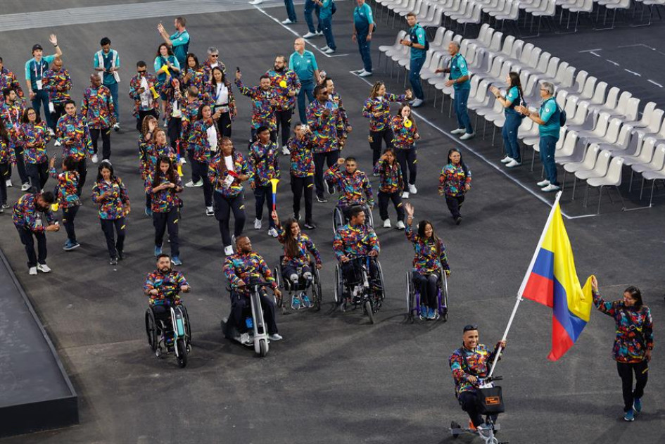 La delegación colombiana durante la ceremonia de inauguración de los Juegos Paralímpicos París 2024, celebrada este miércoles en la capital francesa. La delegación colombiana durante la ceremonia de inauguración de los Juegos Paralímpicos París 2024, celebrada este miércoles en la capital francesa.