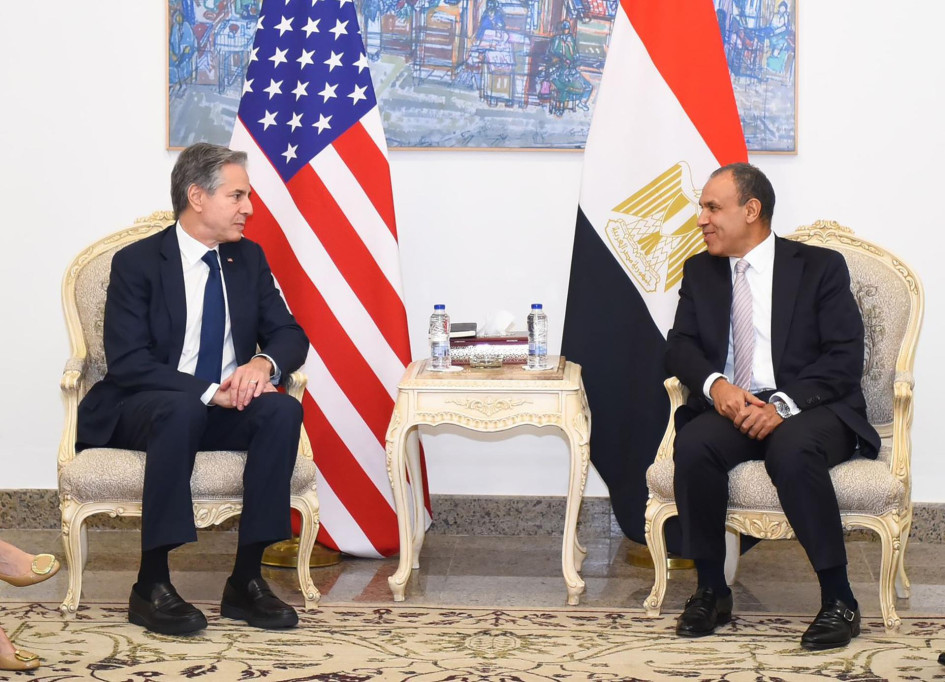 El ministro de Asuntos Exteriores egipcio, Badr Abdelatty (der.), se reúne con el secretario de Estado estadounidense, Antony Blinken, en El-Alamein (Egipto). El ministro de Asuntos Exteriores egipcio, Badr Abdelatty (der.), se reúne con el secretario de Estado estadounidense, Antony Blinken, en El-Alamein (Egipto).