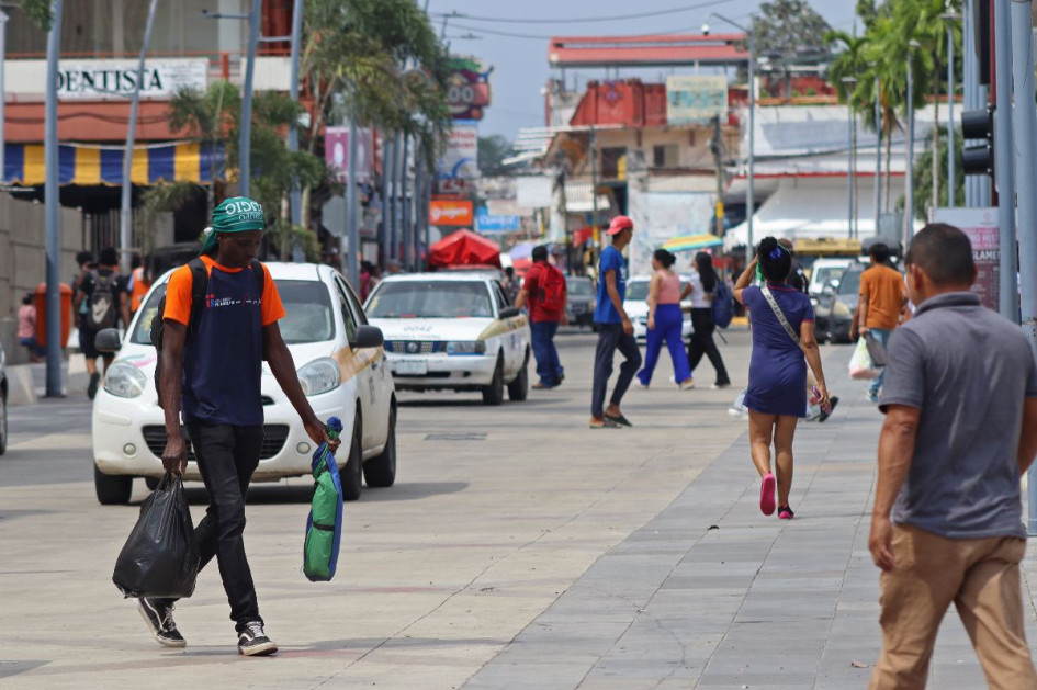 Migrantes permanecen en las principales plazas y avenidas de México. Migrantes permanecen en las principales plazas y avenidas de México.