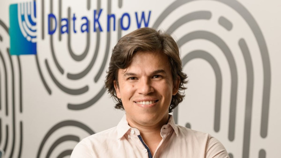 Carlos Murillo, ingeniero de sistemas y computación, egresado de la Universidad de Caldas. Carlos Murillo, ingeniero de sistemas y computación, egresado de la Universidad de Caldas.