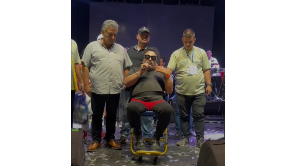El artista puertorriqueño le pidió disculpas a los asistentes por no poderse presentar. El artista puertorriqueño le pidió disculpas a los asistentes por no poderse presentar.