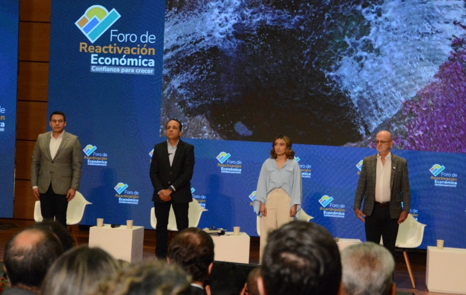 Jorge Eduardo Rojas, alcalde de Manizales; Alexánder López, director del DNP; Laura Sarabia, directora del Dapre, y Henry Gutiérrez, gobernador de Caldas, instalaron el Foro de Reactivación Económica 'Confianza para crecer'. Jorge Eduardo Rojas, alcalde de Manizales; Alexánder López, director del DNP; Laura Sarabia, directora del Dapre, y Henry Gutiérrez, gobernador de Caldas, instalaron el Foro de Reactivación Económica 'Confianza para crecer'.