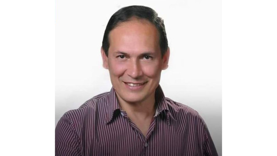 Hernando Iván Cano, locutor de radio y presentador de televisión manizaleño. Hernando Iván Cano, locutor de radio y presentador de televisión manizaleño.