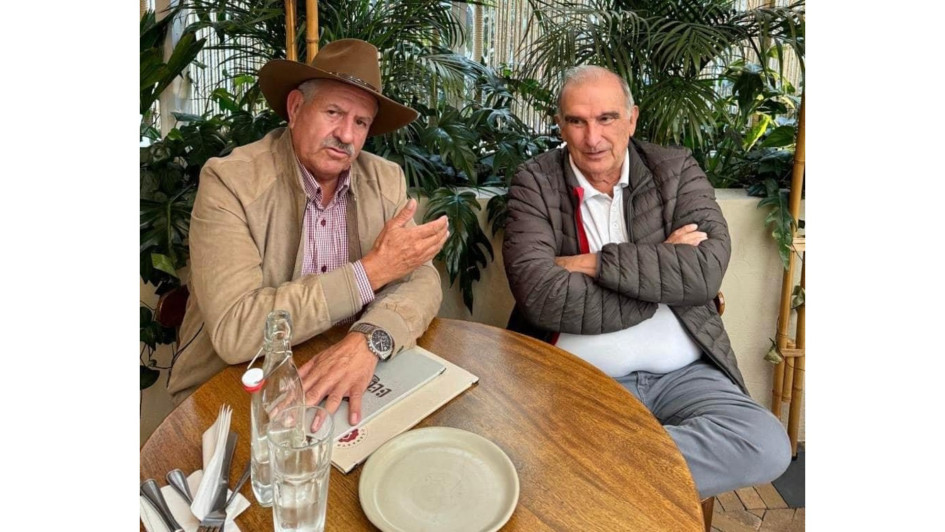 El senador Humberto de la Calle Lombana, nacido Manzanares (Caldas), se reunió con el alcalde del municipio, Carlos Enrique Botero Álvarez. El senador Humberto de la Calle Lombana, nacido Manzanares (Caldas), se reunió con el alcalde del municipio, Carlos Enrique Botero Álvarez.